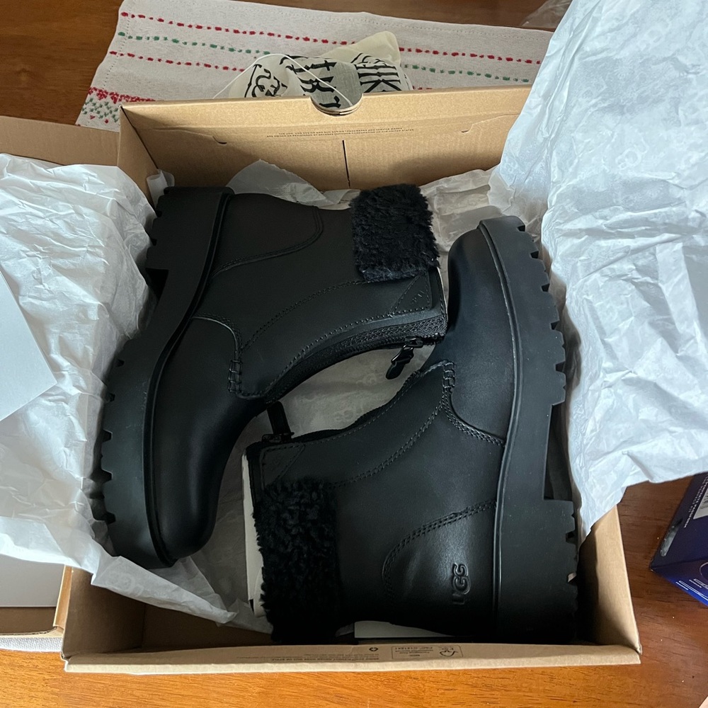 UGG czeriesa combat boot